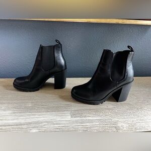 Soda Sleek Black Heeled Boots